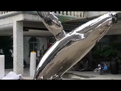 Sculptuur van roestvrij staal